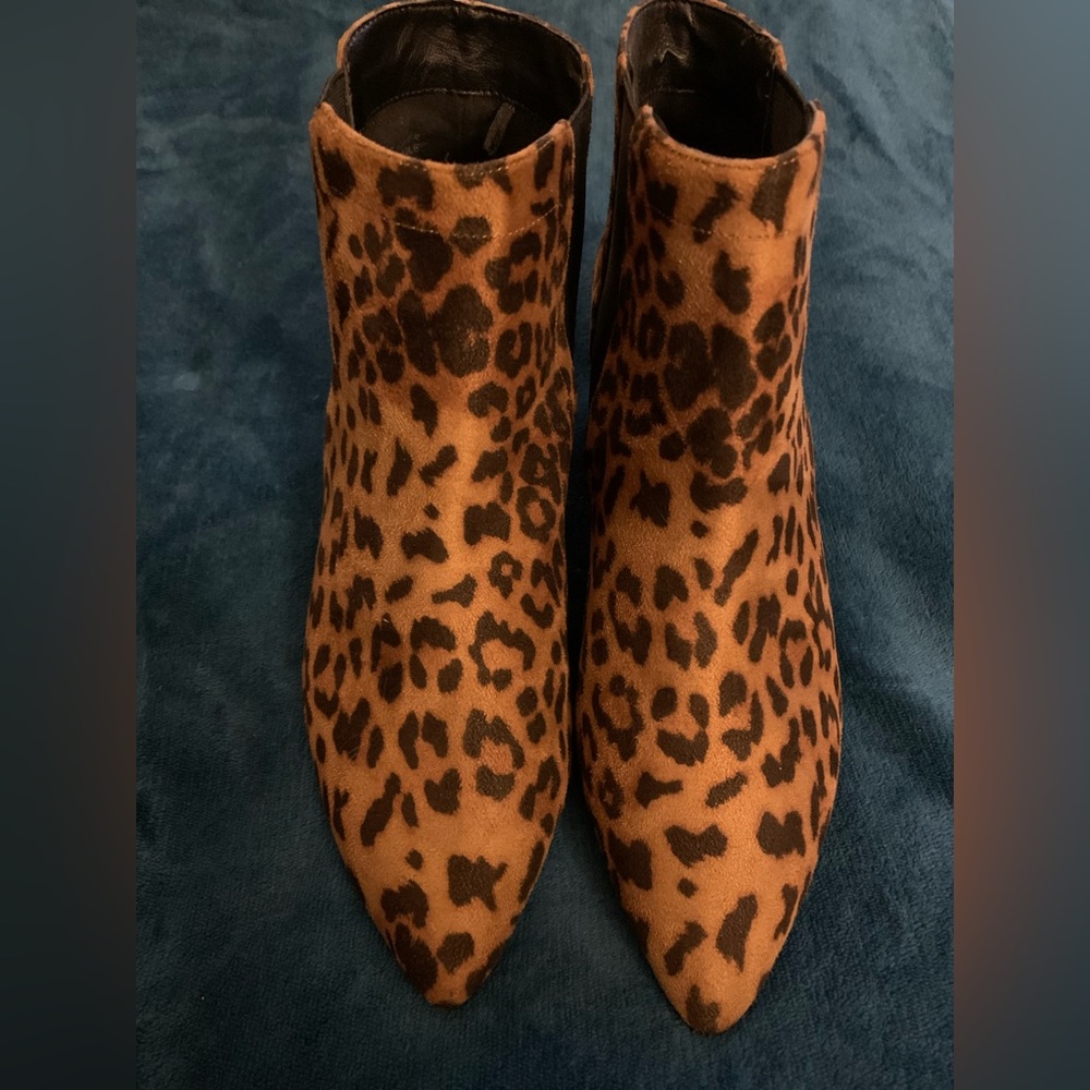 Ann Taylor booties Like new condition. Size 8